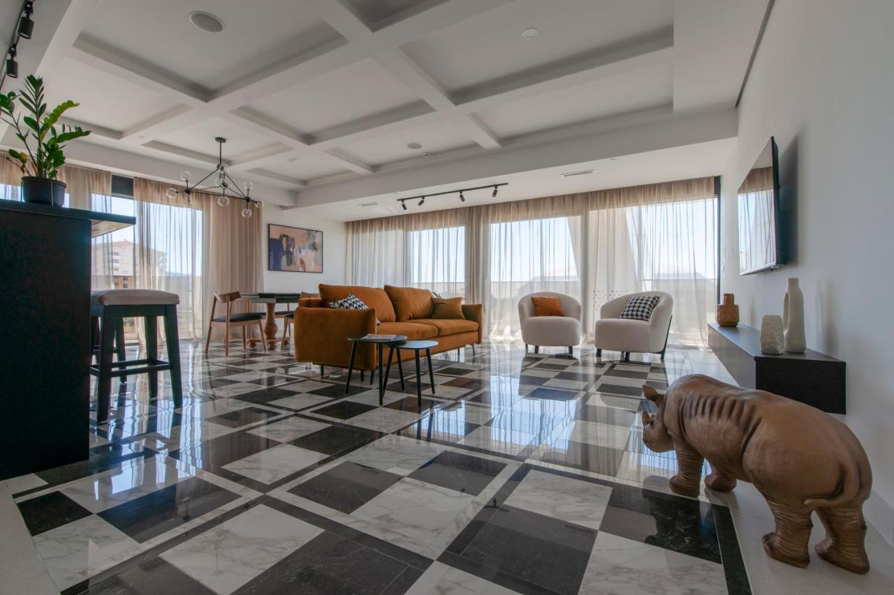 Soho Suites Бар Екстериор снимка